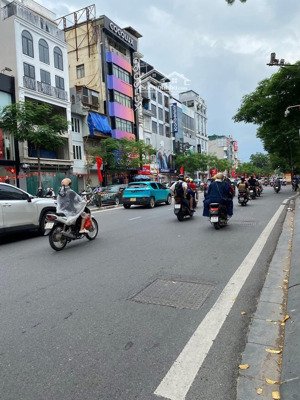 sang nhượng lại nhà mặt phố long biên 6 tầng gần 200m2 mt 7,8m giá tl trực tiếp miễn trung gian