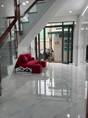 bán nhà 2 lầu. sổ hồng riêng. giá chỉ 2,6 tỷ cách phú mỹ hưng chỉ 3 phút