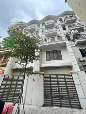 ngọc khánh - ba đình.
diện tích : 85m2 số tầng: 5,5 tầng.
mặt tiền : 5,85m
giá chào có 26 tỷ