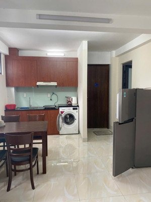 cần bán nhà 7 tầng gần sát biển đang kinh doanh 8 căn hộ, có giấy phép pccc