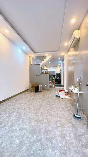 nhà bán đẹp dt 49m2 - 3pn sát mt đường tôn đản