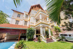 cho thuê biệt thự nguyễn văn hưởng, hồ bơi riêng, 7pn,8wc, full nội thất cao cấp, giá 150 triệu