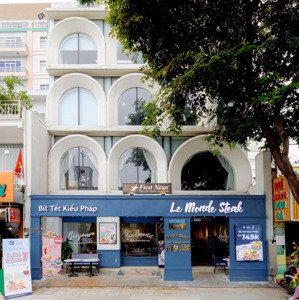 cho thuê nhà mặt phố đường hai bà trưng-tràng tiền, dt 80m x 5 tầng, mặt tiền 6m mọi mô hình đều ok