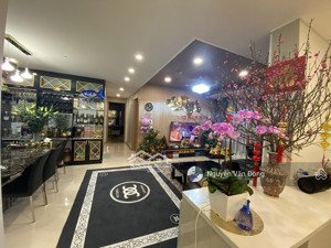 gia đình cần bán căn hộ cao câp starlake tây hồ, giá cực tốt, sổ đỏ sẵn, bao thuế phí sang tên