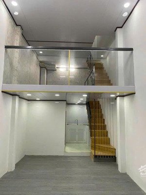 8.9 tỷ _ mtkd hồ bá kiện quận 10 _ dt 300tr/năm