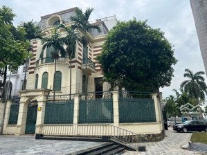 gia đình cần bán biệt thự vườn đào, lô góc, 20m mặt tiền, view lotte tây hồ, lạc long quân, 200 tỷ