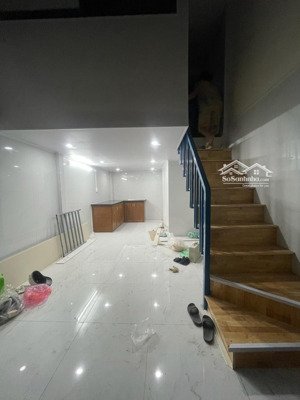 tt đống đa, ngõ thông ba gác. gần phố. nhà đẹp ở ngay. dt 25m 5t mt 5,9 tỷ có tl