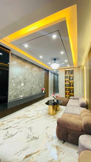 chính chủ gửi bán nhà 44m, 5 tầng, thang máy, full nội thất, đi ra aeon đúng 2p