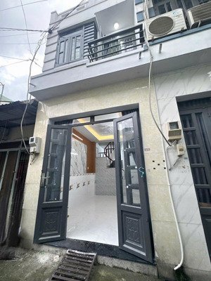 bán nhà đẹp ngay chợ hiệp thành quận 12 3,3x10m 2 phòng ngủ, 2 toilet có giấy phép xây dựng