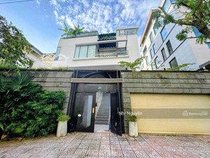 cho thuê biệt thự nguyễn văn hưởng - thảo điền q2