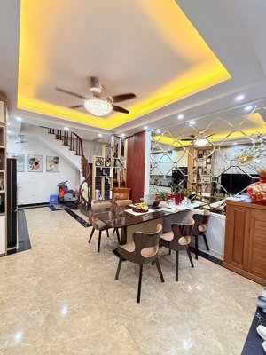 nhỉnh 7 tỷ! bán nhà 5 tầng ngay cầu am phố vạn phúc - dt: 35m2 x 4.05m full nội thất chỉ 10m ra ôtô