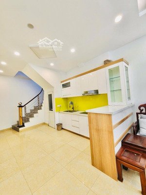 nhà đẹp full nt, ngõ nông gần ô tô, 50m ra mặt phố tôn đức thắng. dt 38m2 5t mt 3,5m giá 6,9 tỷ