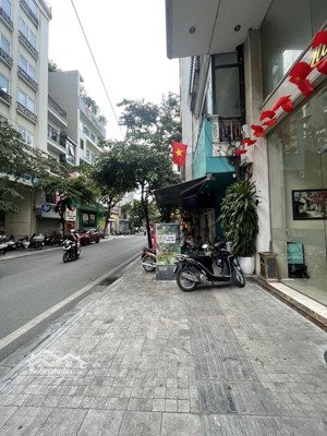 cần bán nhà mặt phố cửa bắc, diện tích 48m2 , 5 tầng, mặt tiền 3,5m, giá 16,8 tỷ