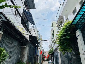 bán nhà 68m2 3 tầng đường 5m thông xe hơi ngủ ngon trong nhà gần emart phan huy ích