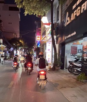 bán nhà #phúdiễn - mặt ngõ kinh doanh ôtô tránh - thông tứ tung - kinh doanh sầm uất - nhà chắc chắ