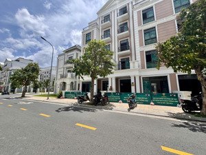 cần bán biệt thự liền kề 144m2 vinhomes grand park quận 9 vị trí đẹp, giá 23 tỷ, hướng tây nam