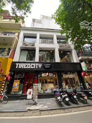 cho thuê nhà mặt phố nguyễn trãi , diện tích sử dụng: 460m2, 3 tầng, mặt tiền:12m, đoạn cực đẹp !!