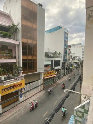 mặt tiền hồ bá kiện. p15. quận 10 . ht : 3 tầng ( 3 x 10m ) - hđt : 30 triệu/ tháng - 8.9 tỷ tl