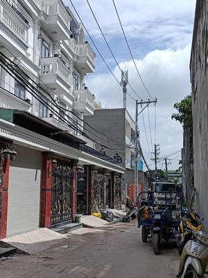 nhà mới xây khu nhà lầu 1sẹc hẻm 7m 1 trục nguyễn văn qúa , dt : 7x12 giá 8.3 tỷ