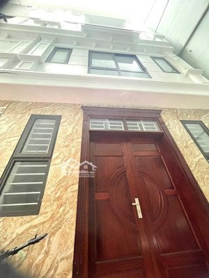 bán nhà phạm văn đồng, 38m2, phân lô, ô tô, nội thất chủ tặng, nhỉnh 5tỷ.