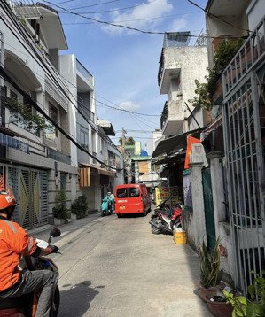 giáp tân phú_ chợ bình long -văn cao nhà đẹp hxh 8m thông nhà đẹp ở ngay 64m2 4 tầng hơn 6đ