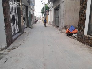 chính chủ cần bán gấp nhà 4 tầng, gần ngay đại lộ thăng long, hoài đức.