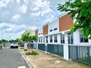 bán nhà phố trong kcn phước đông 1 trệt 1 lửng giá chỉ 1,3 tỷ sổ sẵn công chứng ngay lh 