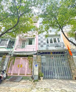 Cho thuê nhà phố 2 lầu ST view công viên KDC An Phú Hưng, Quận 7