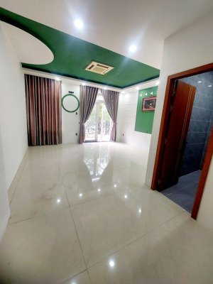 phòng ngay kdc ctyland center hill. bao chi phí điện nước