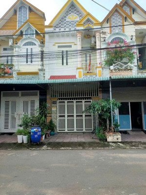 bán nhà 1trệt 1lầu cách vincom 550 tầm 800m
phường dĩ an tphcm.dt 54m2 full thổ cư