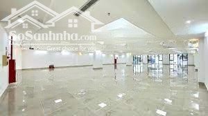 cho thuê showroom mặt phố lê văn lương - dt 270m2 - mặt tiền 20m - nhận diện thương hiệu tốt