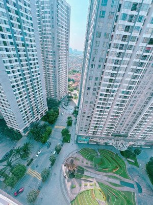 gia đình bán căn 3 ngủ park 8 timescity diện tích 118m2 tầng đẹp view quảng trường