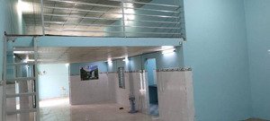 rẻ không thể rẻ hơn. chính chủ cần bán gấp căn nhà cấp 4 tân túc 1 trệt, 1 lững, 6x16m, giá 2.5 tỷ.