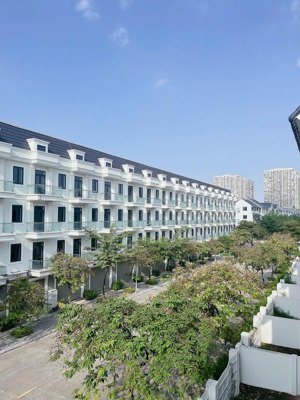 liền kề mẫu shophouse mặt trục chính cần bán nhanh giá đầu tư!