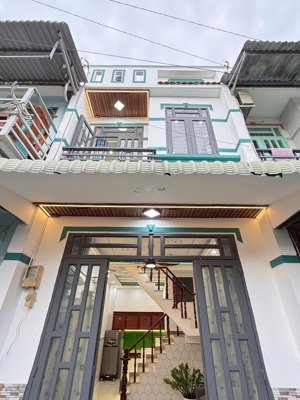 em cần bán gấp để trả nợ anh chị thiện chí mua giúp em nhé 4x10m, 1 lầu tặng hết nội thất giá