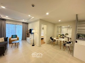 cho thuê gấp căn 2 ngủ siêu đẹp tòa kosmo. ban công đông nam. view hồ tây. full đồ đẹp. 