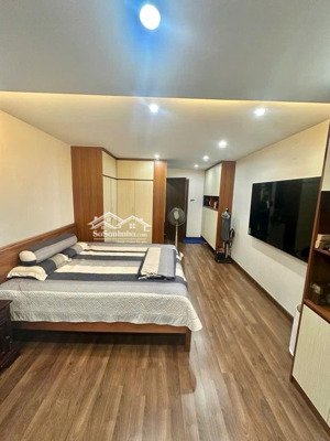 chính chủ cần bán nhà phố lạc long quân, ngay tt cầu giấy, nhà ngõ thông thoáng, 20m ô tô tránh