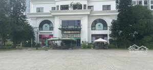 lâu nắm mới ra hàng hót royal - city diện tích 140m2 mặt tiền 15m ngay sân chơi sát sảnh nên xuống