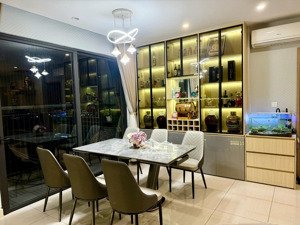 chính chủ em bán căn 3n 98m tòa s402 nhà đã làm full đồ chỉ việc ở,sẵn sổ rồi ạ,giá có thương lượng