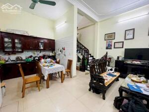 Cho thuê nhà riêng ngõ 260 đường Cầu Giấy 45m x 4T, cải tạo 6 ngủ giá 17 triệu