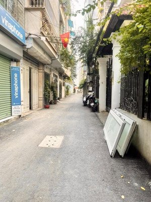 chính chủ bán gấp: bán nhà thái thịnh - 32m2, 5 tầng, 3 ngủ -7.7 tỷ, cách ôtô 50m.