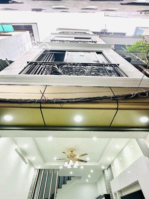 cực hiếm, chính chủ bán nhà cầu giấy, mặt ngõ thông, sát mặt phố 35m2, 5 tầng, nhà đẹp 5*, 7.2 tỷ