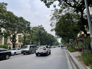 (hiếm) bán nhà mặt phố trung tâm quận ba đình, xây tòa cao tầng, 1360m2, mặt tiền rộng, 1350 tỷ