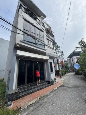 nhà đẹp 3 tầng 59m nhỉnh 9 tỷ mặt ngõ ô tô tránh kinh doanh nở hậu gần cầu thanh trì.