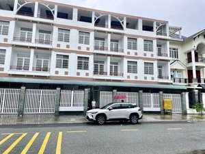 cho thuê văn phòng mặt tiền vàng 100m2 tại trung tâm thủ dầu một, bình dương