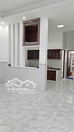 nhà đường 385,tnpa q9
ngang 5,55m
giá : 6.5tỷ thương lượng