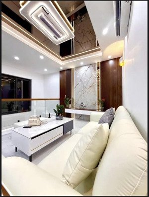 bán nhà trường chinh dt 39 x6 tầng ,mt 73 m giá 12.8 tỷ