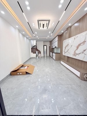 bàn nhà đẹp 5 tầng tôn đức thắng, tặng nội thất, gần phố gần ô tô, 38m2, 6.9 tỷ