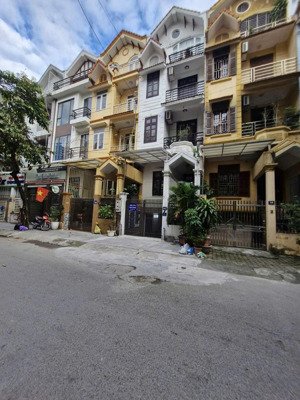 bán liền kề phố nguyễn văn lộc phân lô kinh doanh sẵn hầm hàng hiếm không có căn thứ 2