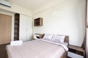 chính chủ gửi bán căn 2pn2wc ban công ngắn view sông giá bán 7 tỷ bao thuế phí. nhận nhà ở ngay